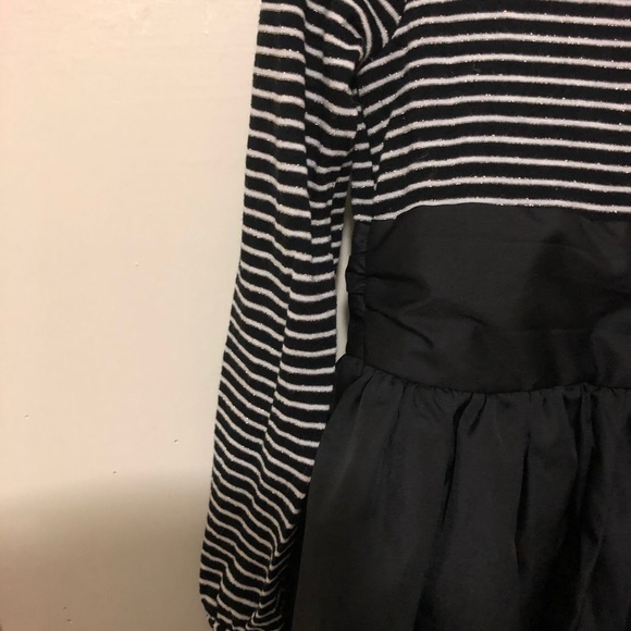 ✨4 for $20 Sale✨Girls 4t dress - Picture 4 of 6